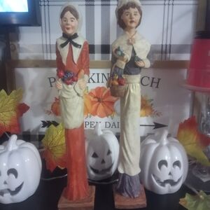 Harvest Figurine Set - Red and Cream